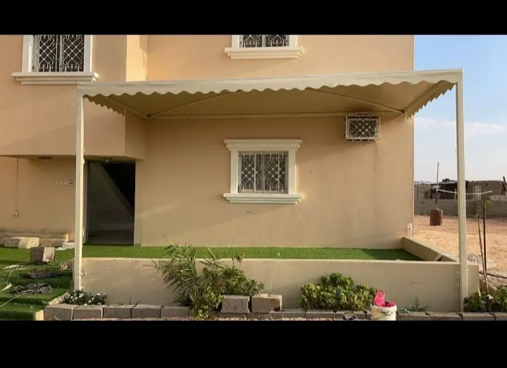 حداد مظلات في خميس مشيط