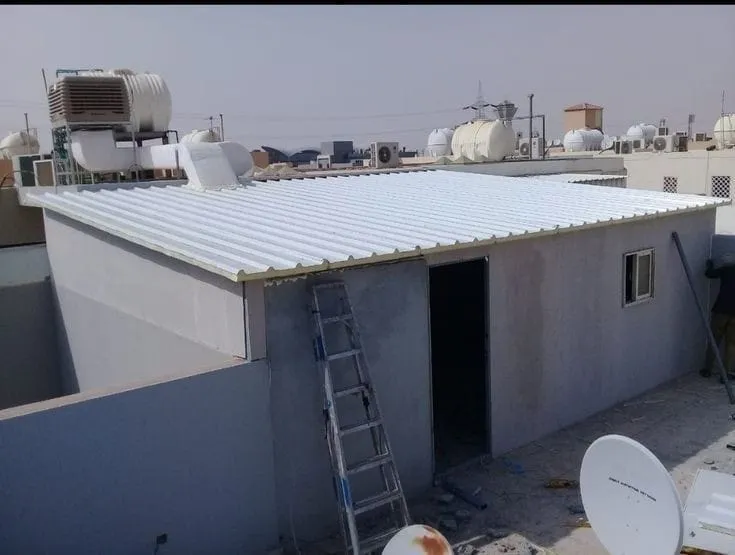 تركيب ساندوتش بانل للأسقف والملاحق في خميس مشيط