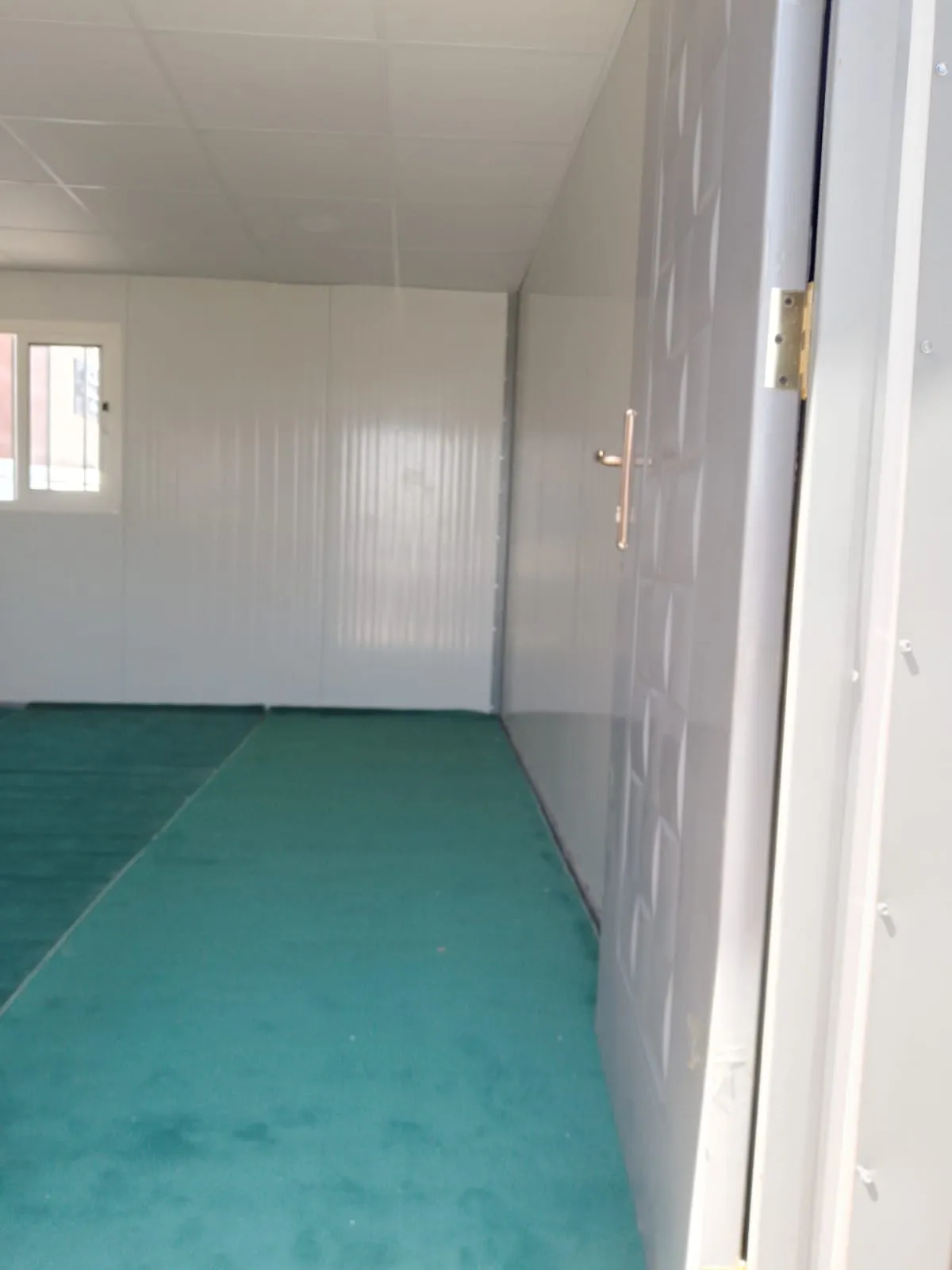 تركيب ساندوتش بانل للأسقف والملاحق في خميس مشيط