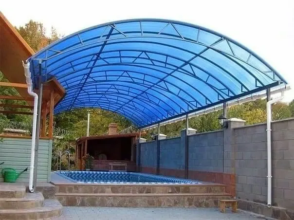 مظلات لكسان في أبها وخميس مشيط