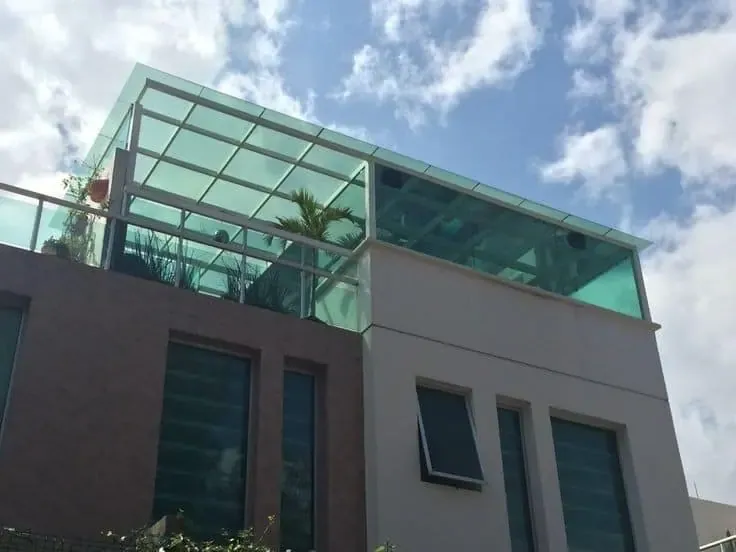 مظلات لكسان في أبها وخميس مشيط