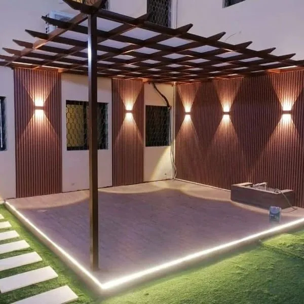 مظلات خشبية بأحدث التصاميم في خميس مشيط