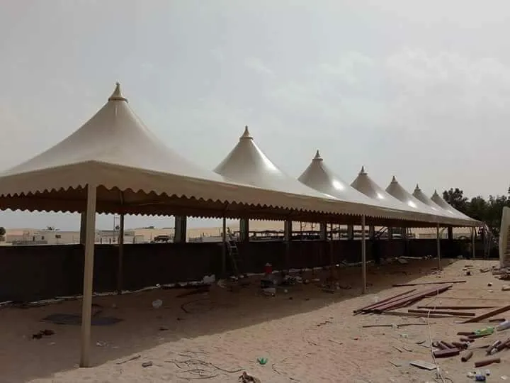 مظلات هرمية مميزة بتصاميم عصرية في خميس مشيط