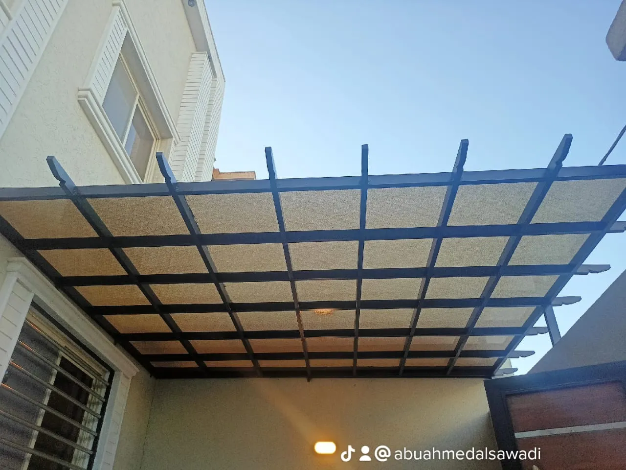 مظلات وسواتر