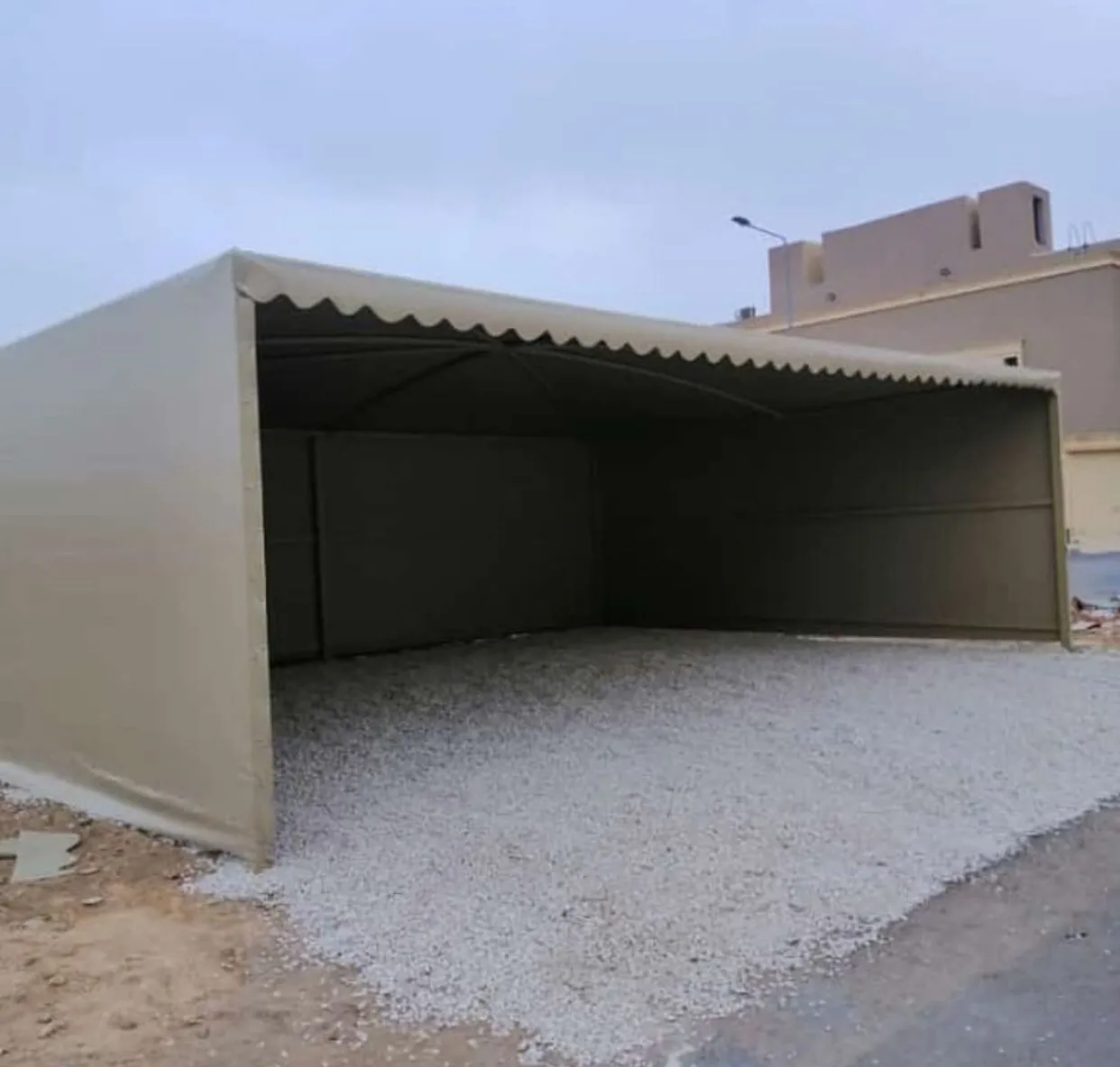 مظلات وسواتر