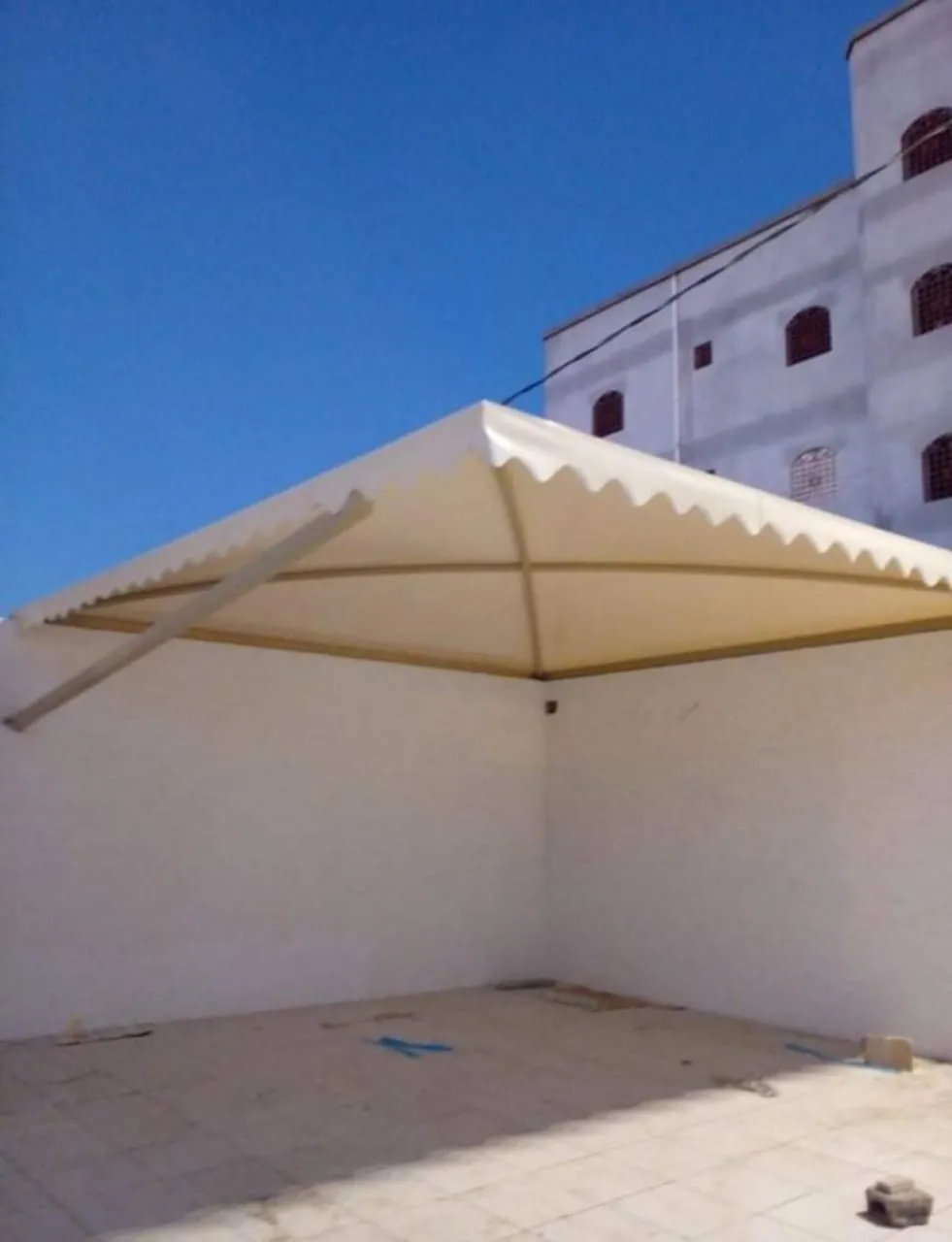 مظلات وسواتر