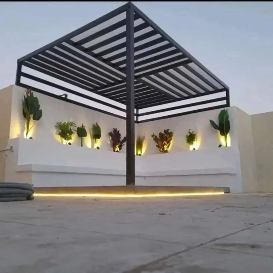 مظلات وجلست سرات عبيده